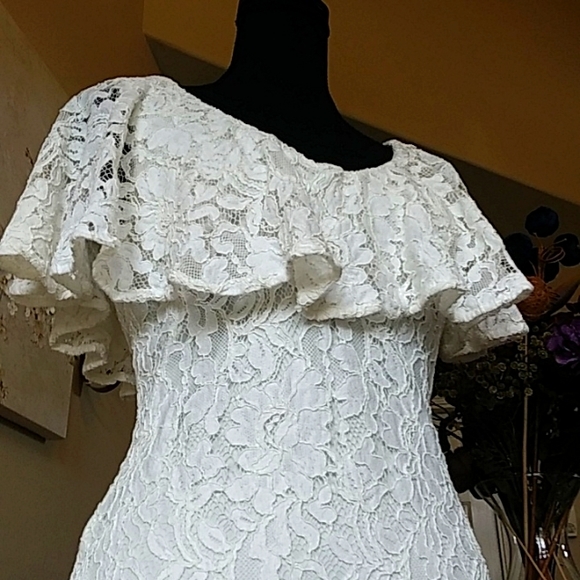 Lauren Ralph Lauren Women's Tamalira Floral Lace Cocktail Dress. Size 6 - Picture 17 of 17